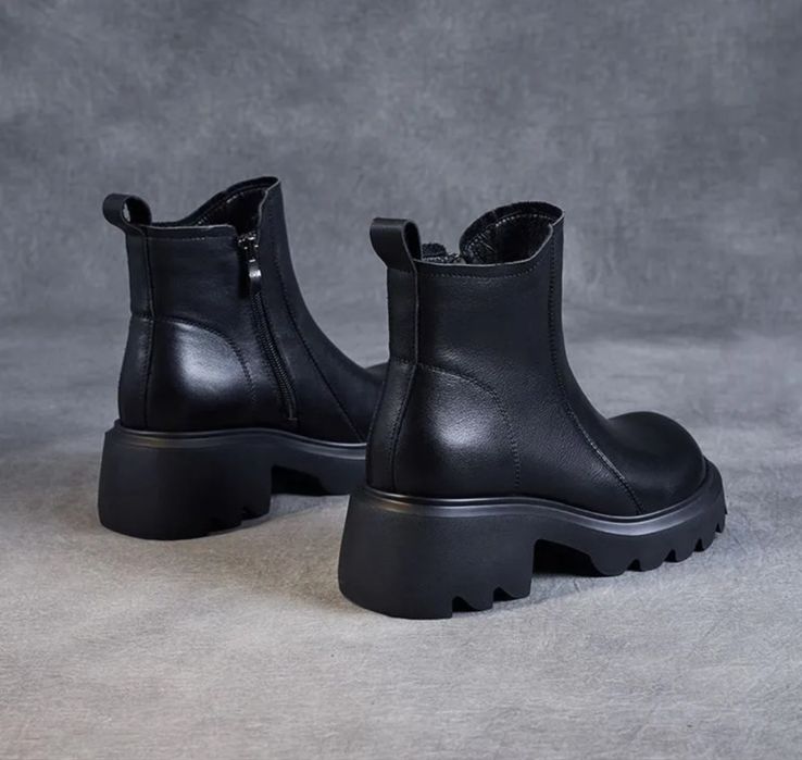 Продам   женские     ботинки