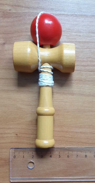 Kendama din lemn rosu 14 cm  - NOU