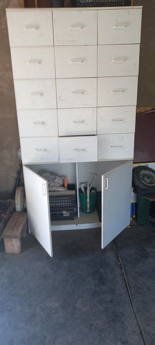 Шкаф для хранения инструментов и мелочей  гаража . Акуратно и чисто