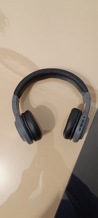 Vând căști wireless