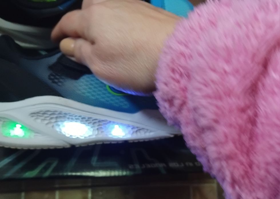 Adidasi SKEtCHERS cu leduri nr 32