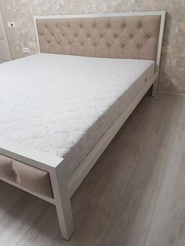 Metal krovat (металлический кровать)