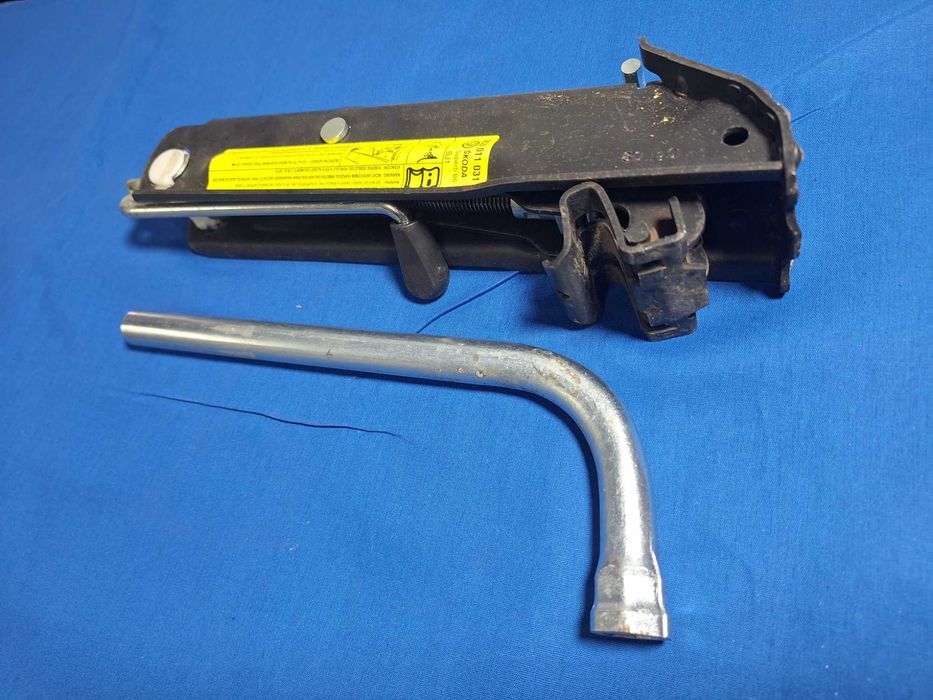 Cric AUTO OEM SKODA Super / VW Passat / Seat Toledo EXEO