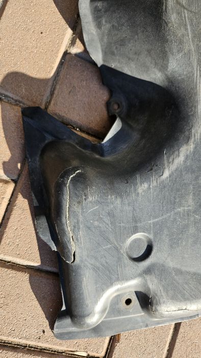 Кора под двигателя за Мерцедес W203