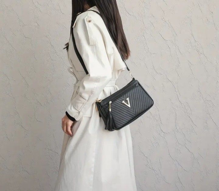 Geanta damă model Vltn,saculet, etichetă