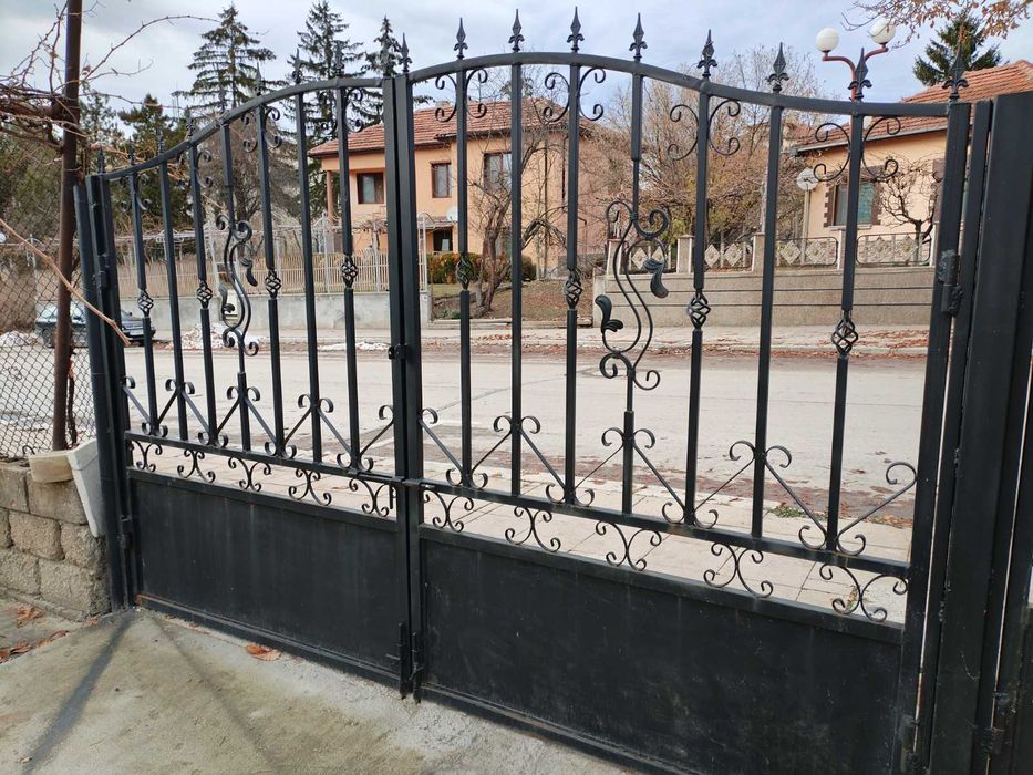 Дворни врати и портали