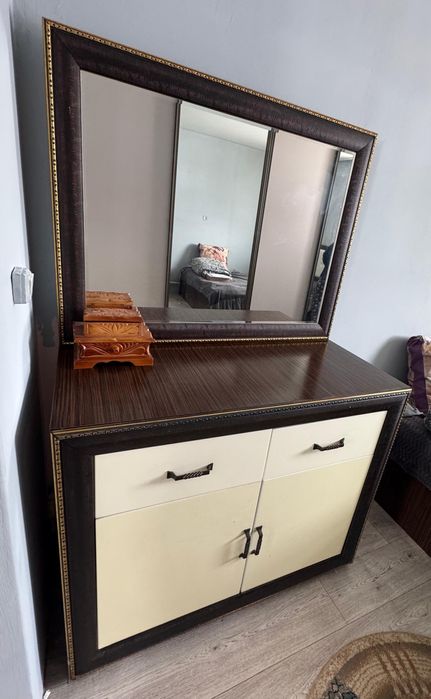 Продаю спальный гарнитур