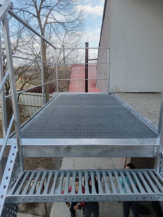 Vând scarii metalice zincate galvanizate