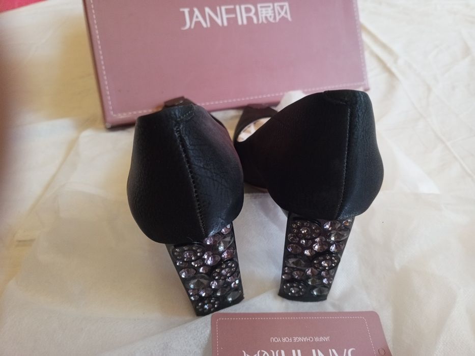 Женская обувь...