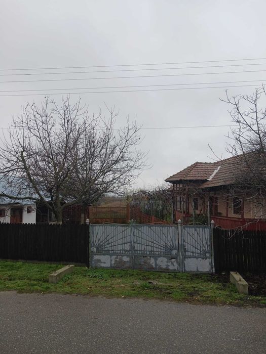 Casă cu teren de vânzare în comuna Verguleasa, județul Olt