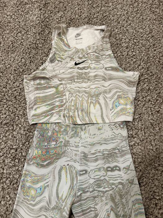 Спортен екип на Nike