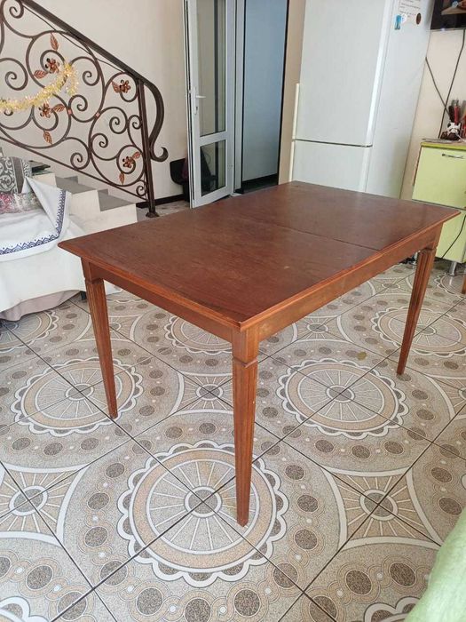 стол для столовой, журнальный Венгрия