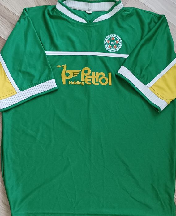 Продавам футболна фланелка на Нафтекс