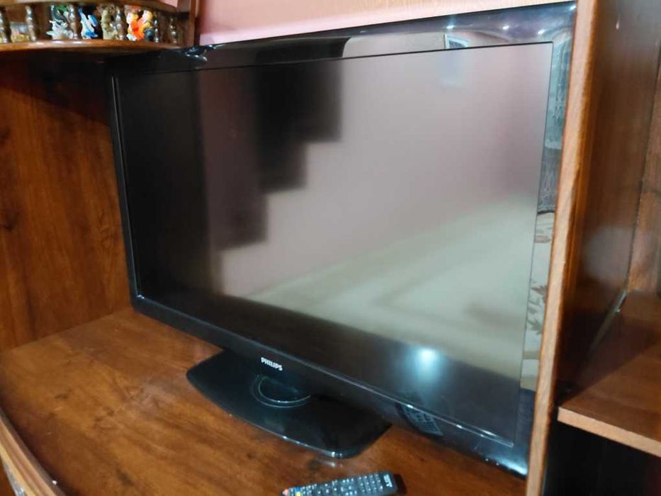 Телевизор, ДВД в отличном  состояние