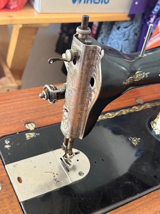 Masina de cusut Singer