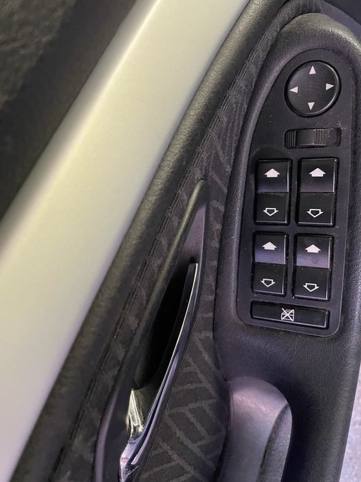 Продавам BMW-E39 520i