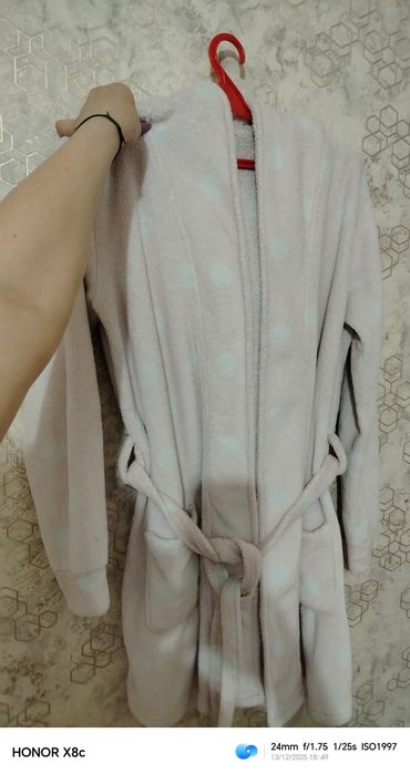 Продаю женскую куртку в отличном состоянии