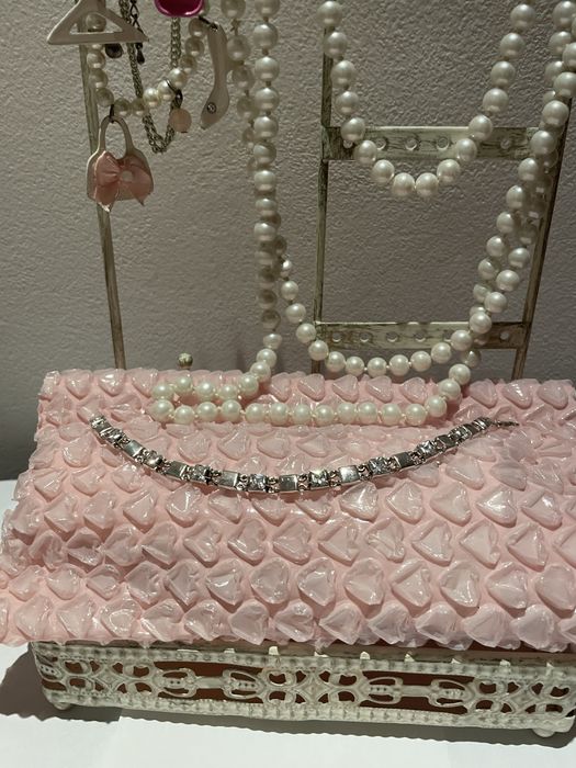 Елегантна и много нежна сребърна гривна