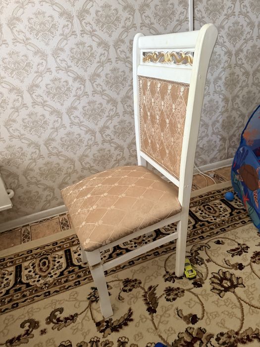 Продам стол со 12 стульями