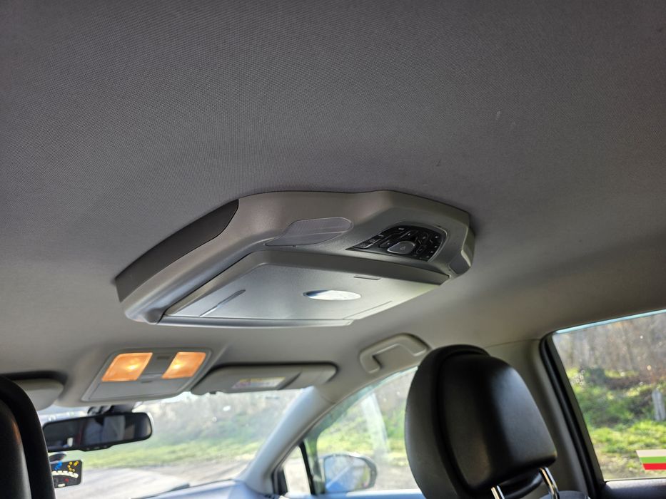 Продавам Тойота Авенсис