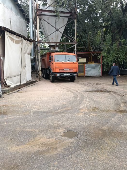 Вывоз мусор и доставка камаз песок,
