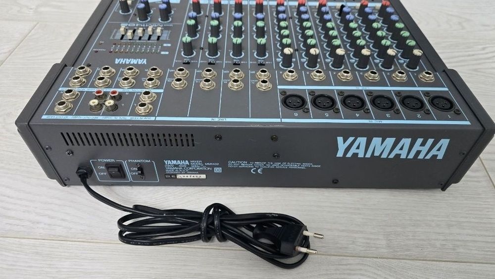 Mixer Yamaha MM1402