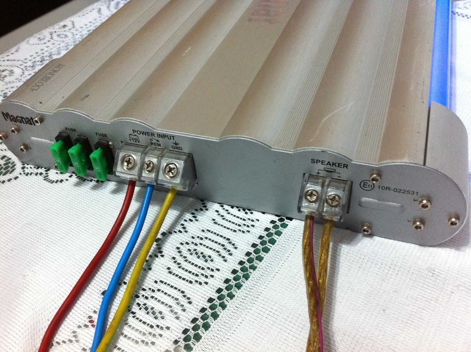 Magnat Phantom mono max 1000W  Germany  ( statie