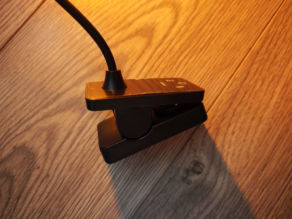 Lampa citit cu touch si 4 culori noua