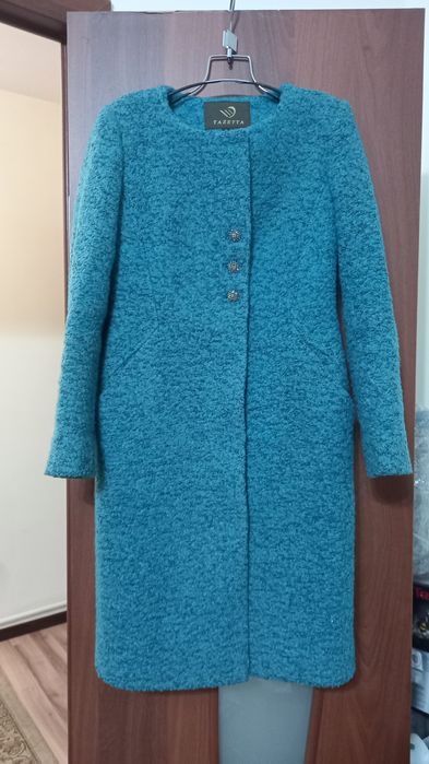 Продам пальто демисезонное