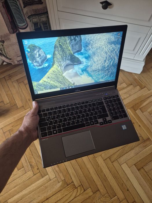 Laptop Fujitsu i5 ssd ddr4