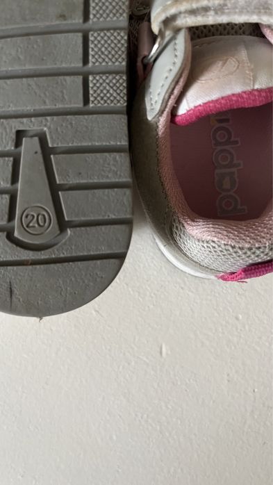 Продам детские кроссовки для девочки