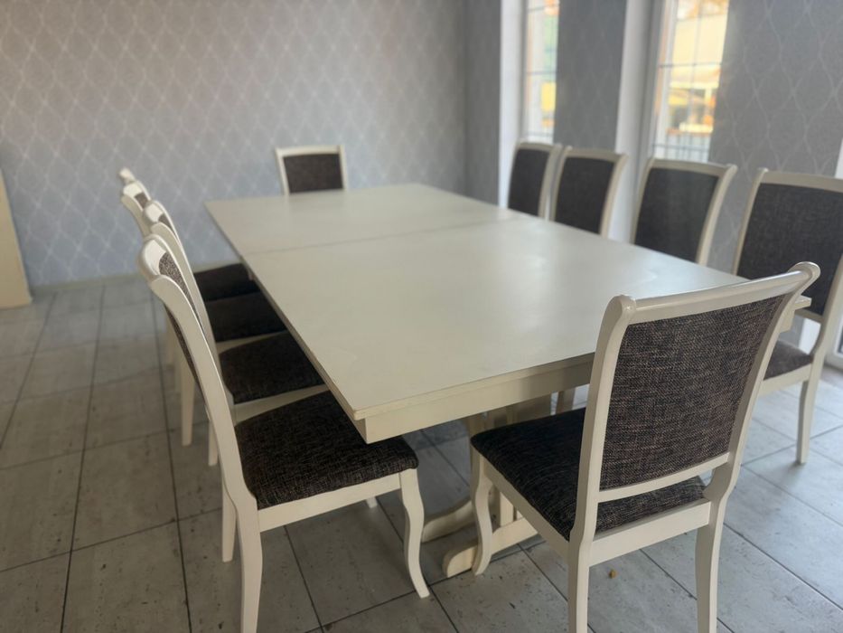 Гостевой стол и стулья