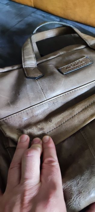 Елегантна чанта за лаптоп или таблет, от естествена кожа.