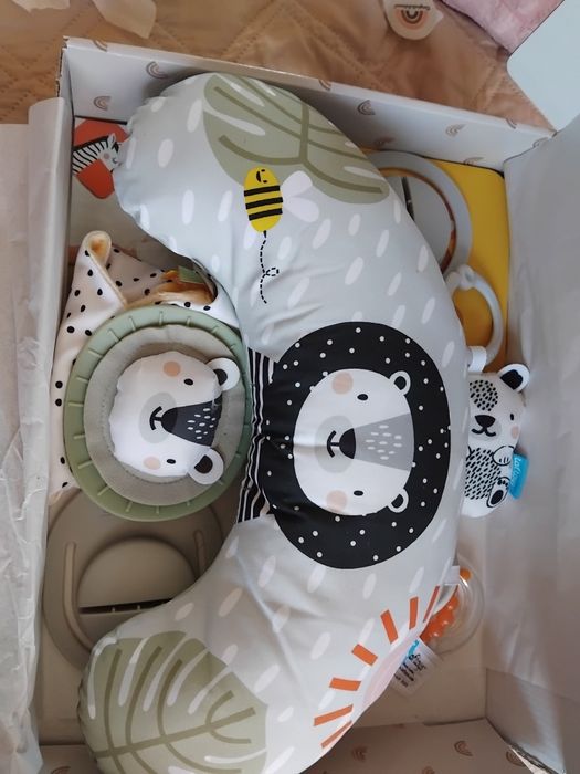 Бебешки играчки и книжка