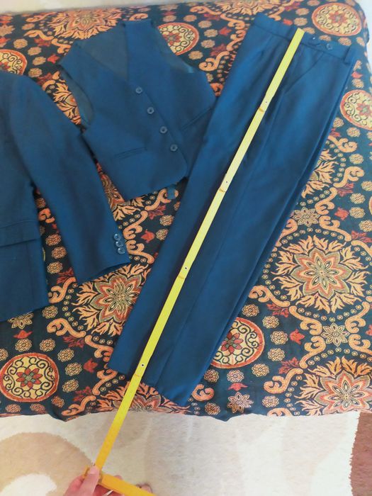 Продам костюм тройку