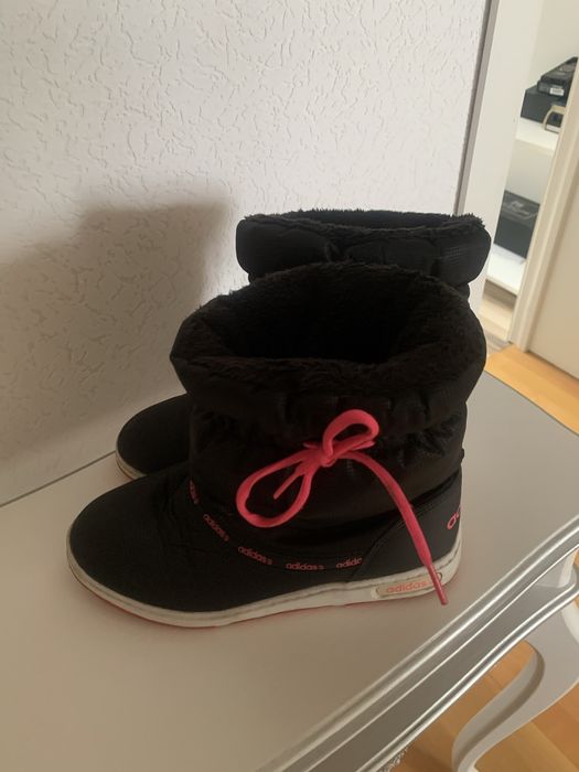 Курточка дев. На 6-7 лет. 3000тг