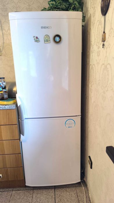 Хладилник с две камери Beko