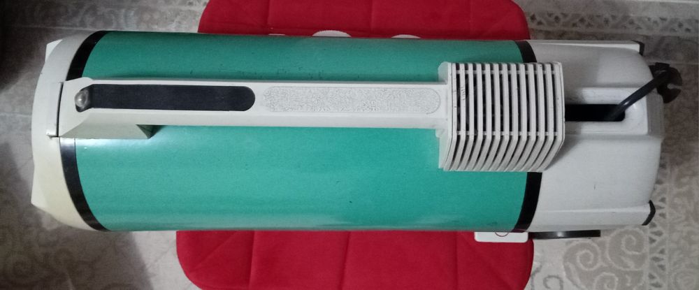 Продам старый пылесос