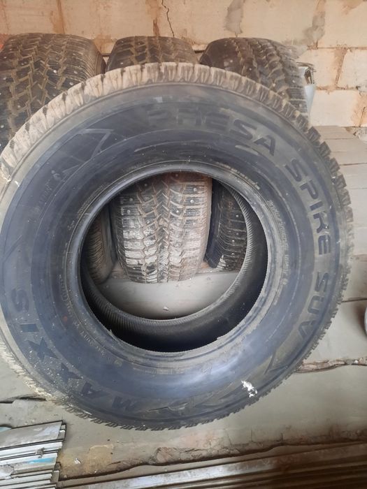 Продам комплект шипованый