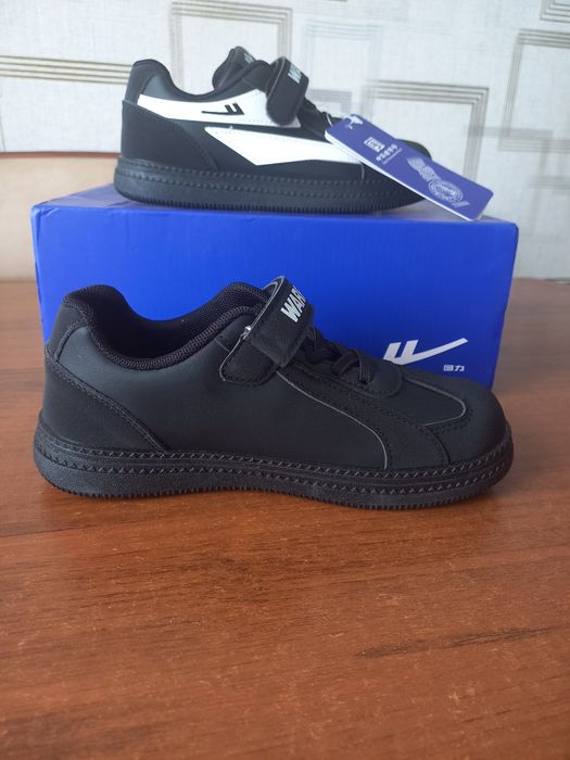 Кроссовки детские