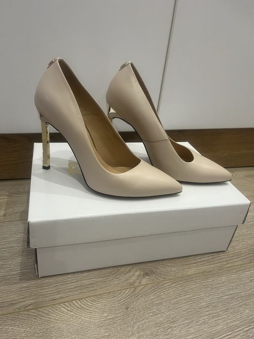 Елегантни обувки R Polanski