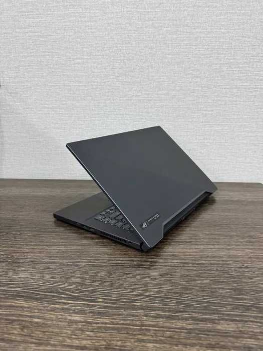 ASUS ROG Zephyrus M15 GU502LW — RTX 2070 / i7 / 16GB / 1TB