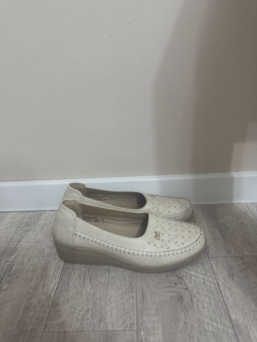 Женские мокасины бежевые