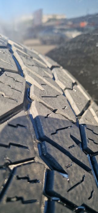 2 броя гуми 235 65 17 АТ Hankook dynapro