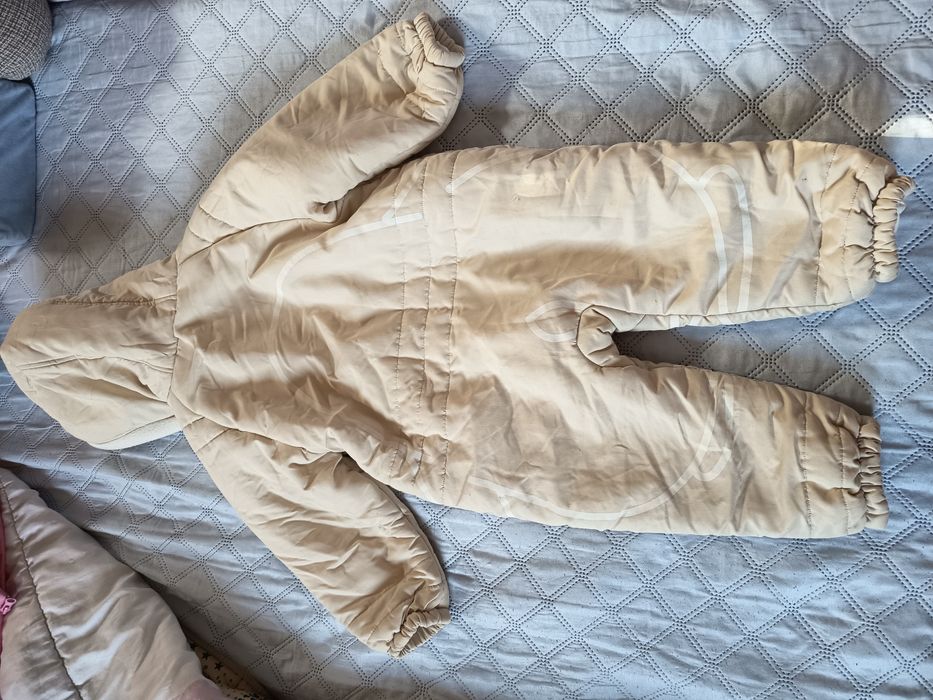 Vând geaca 80cm și combinezon iarna 92cm fetiță 40ron