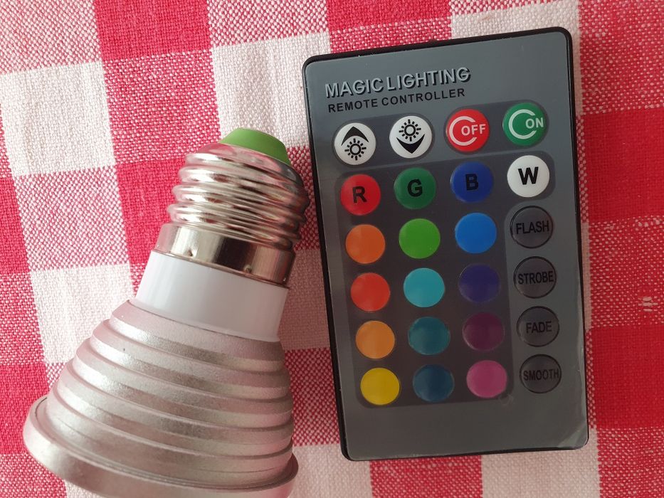 Bec led color cu telecomanda