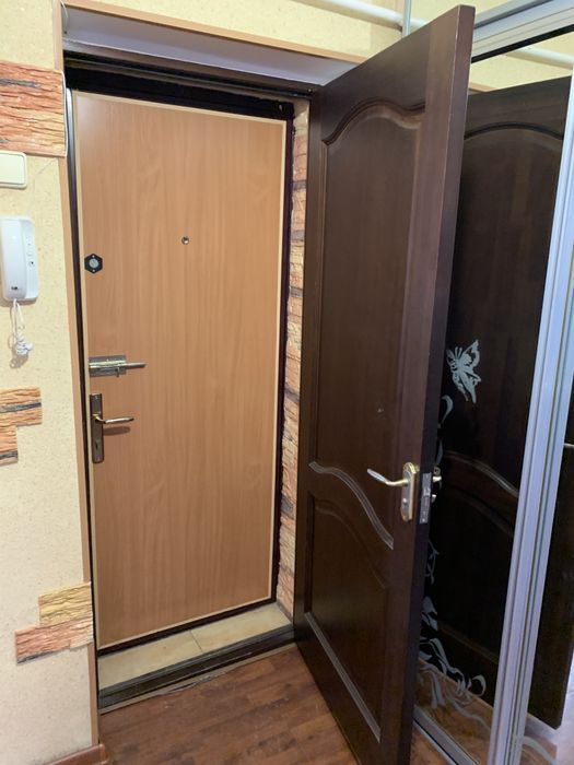 Продается трех комнатная квартира