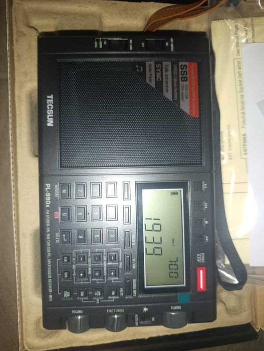 Vând receptor radio profesional Tecsun PL-990X, NOU, în ambalajul original cu toate accesoriile incluse