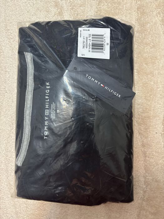 Лонгслив Tommy Hilfiger, новый.