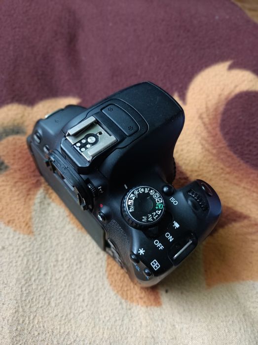 Aparat foto canon 650 D